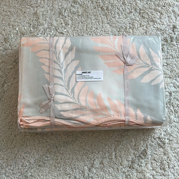 NWT Wamsutta Silk Garland Sheet Set - Picture 2 of 3